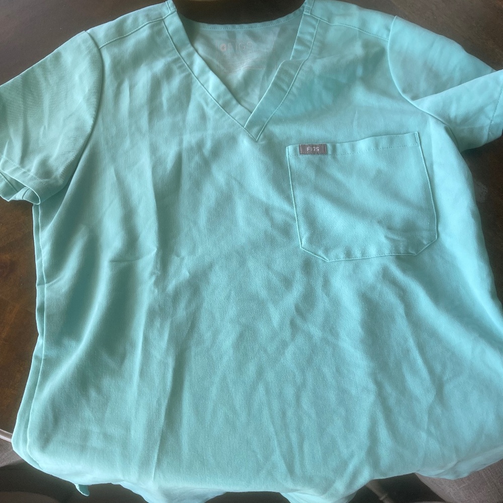 Figs XS scrub top